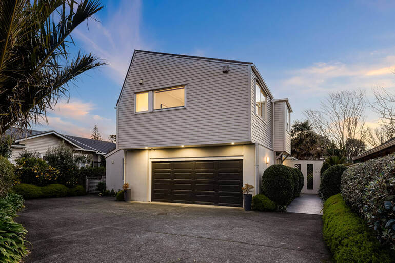 AI Real Estate Photo Editing by AgentUp