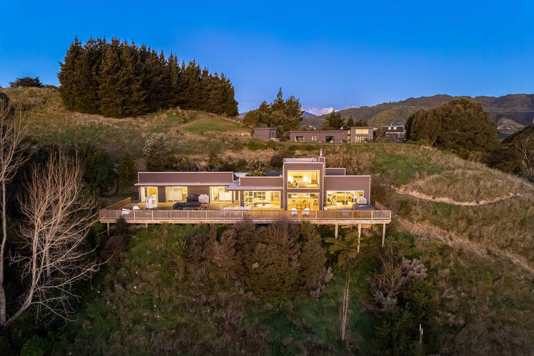 AI Real Estate Twilight Photo Editing by AgentUp