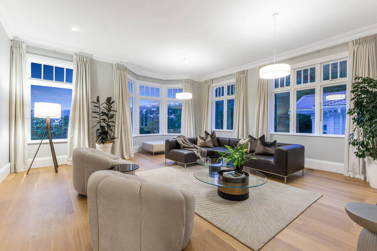 AI Real Estate Photo Editing by AgentUp