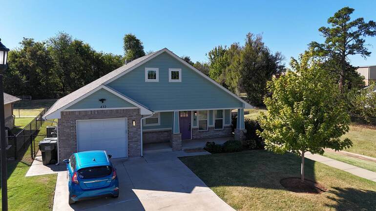 Photo with car in the driveway