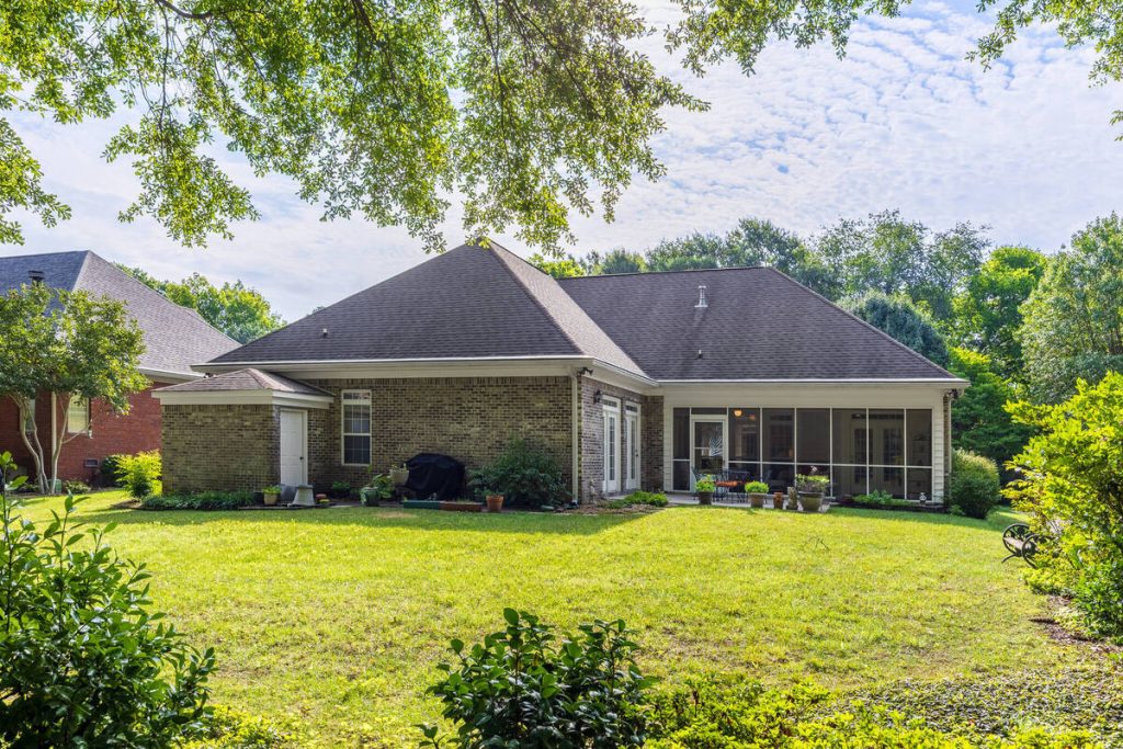Backyard enhanced with photo editing for real estate agents