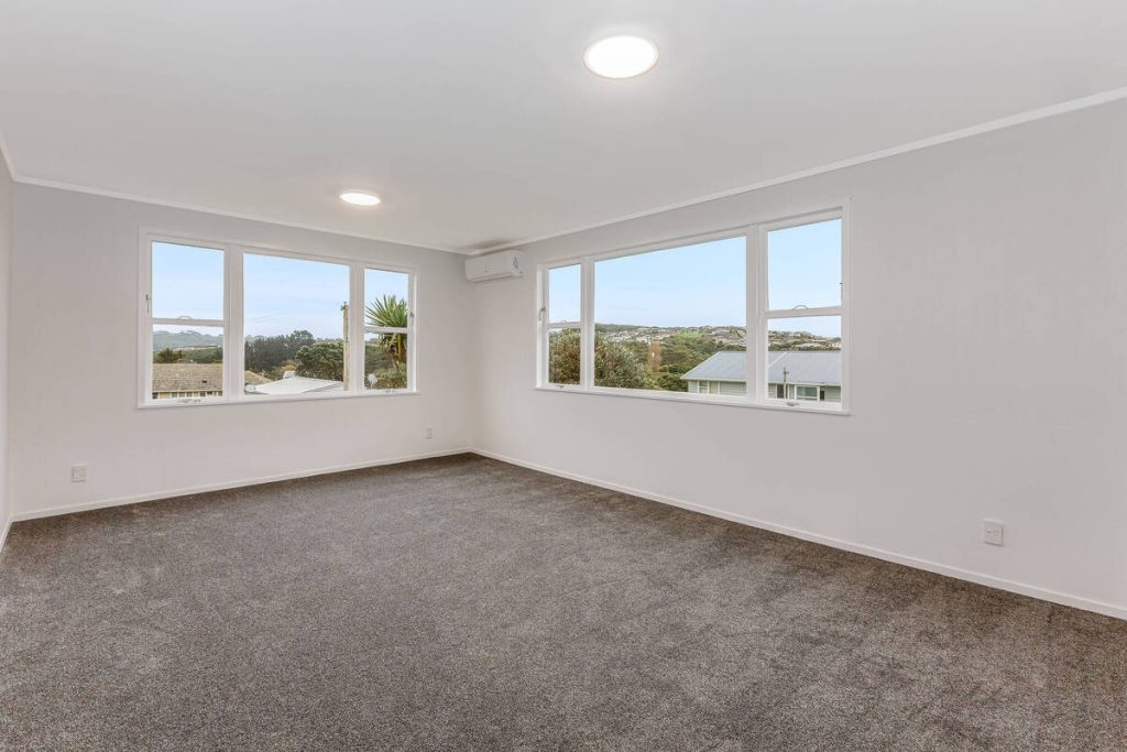 Empty living room before applying the best AI virtual staging.