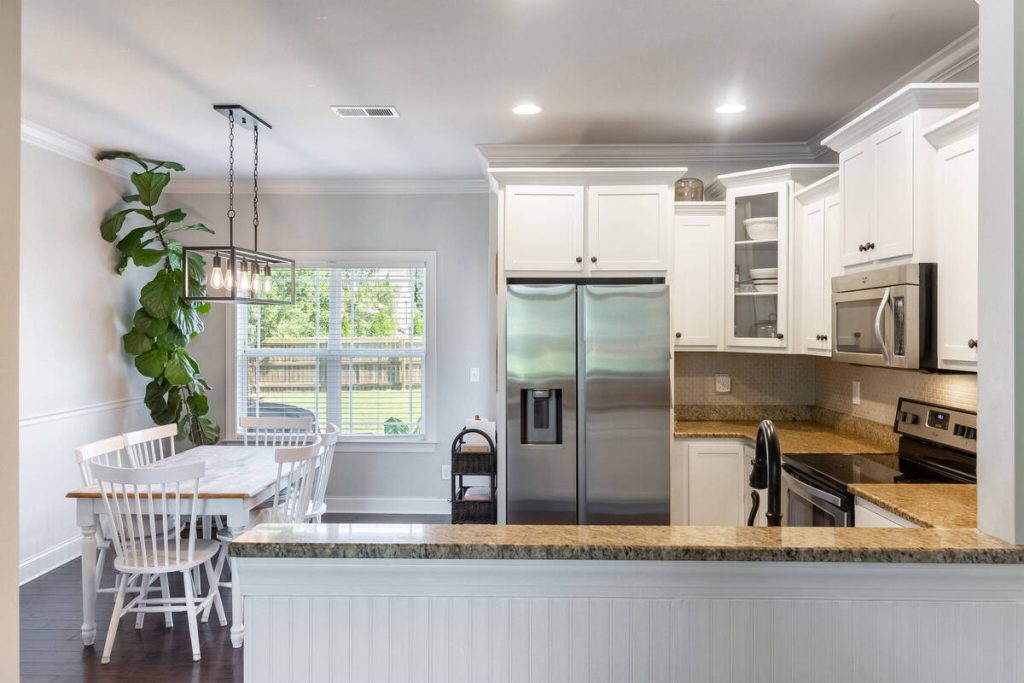 Kitchen interior with balanced highlights and shadows using real estate HDR photo editing services